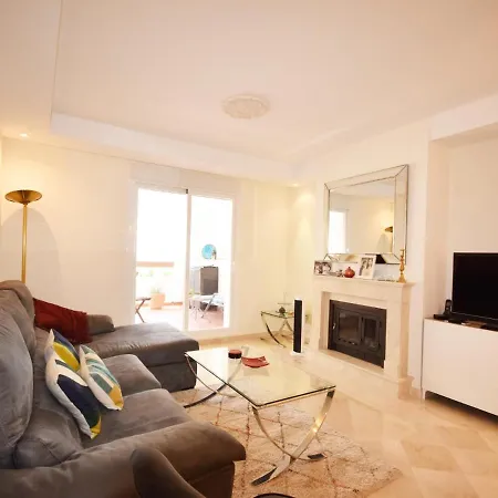 فندق Apartamento En Aloha Royal