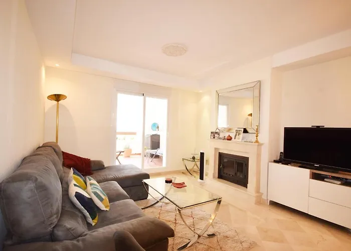 Hotel Apartamento En Aloha Royal